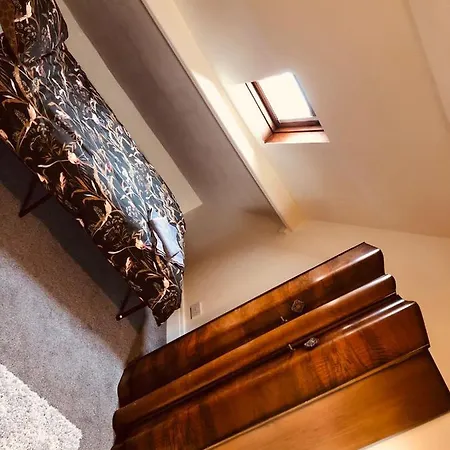 The Brown Box Let Apartament Loftus