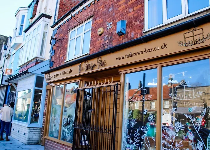 The Brown Box Let * Loftus